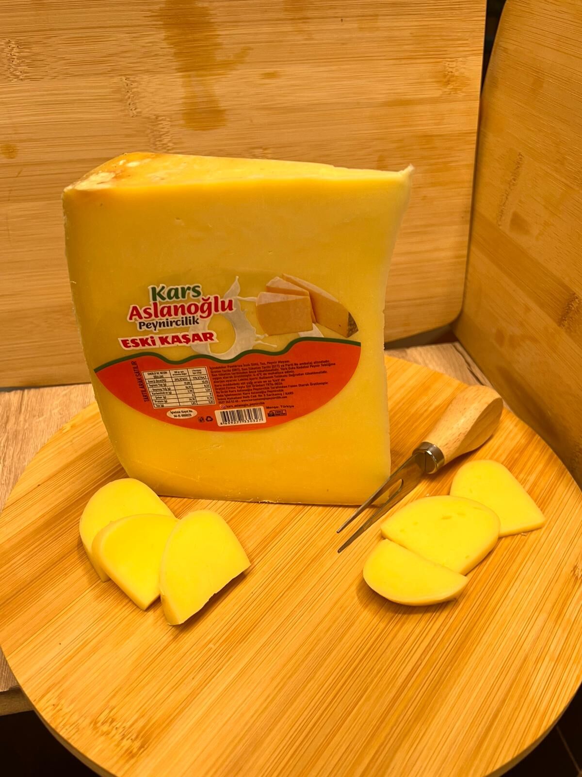 KARS ESKİ KAŞAR PEYNİRİ 2 YILLIK ŞİRDEN MAYALI 500 - 600 gr