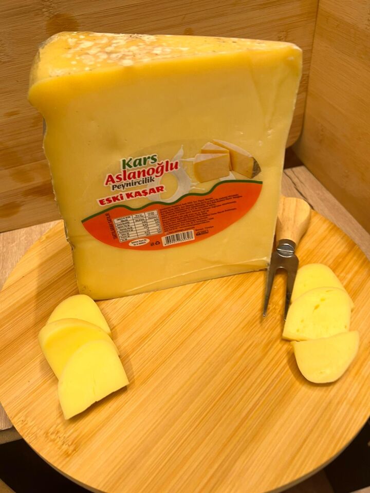 KARS ESKİ KAŞAR PEYNİRİ 2 YILLIK ŞİRDEN MAYALI 1 KG