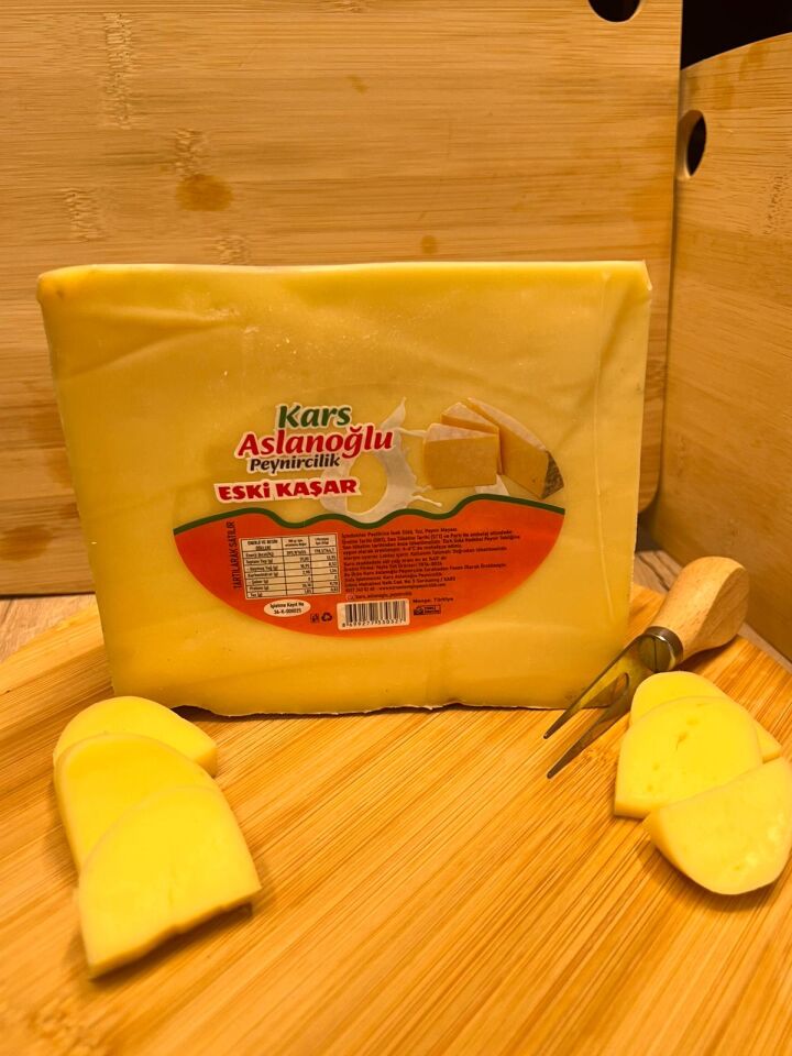 KARS ESKİ KAŞAR PEYNİRİ 2 YILLIK ŞİRDEN MAYALI 1 KG