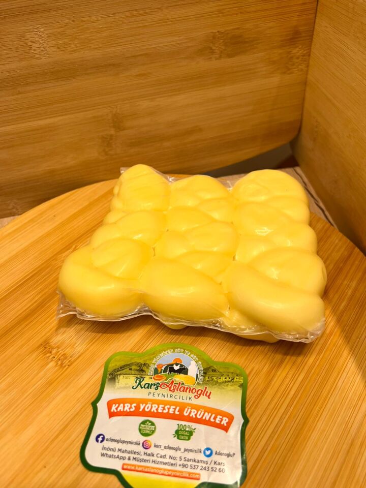 KARS YAĞLI ÖRGÜ  PEYNİRİ ŞİRDEN MAYALI 500 gr