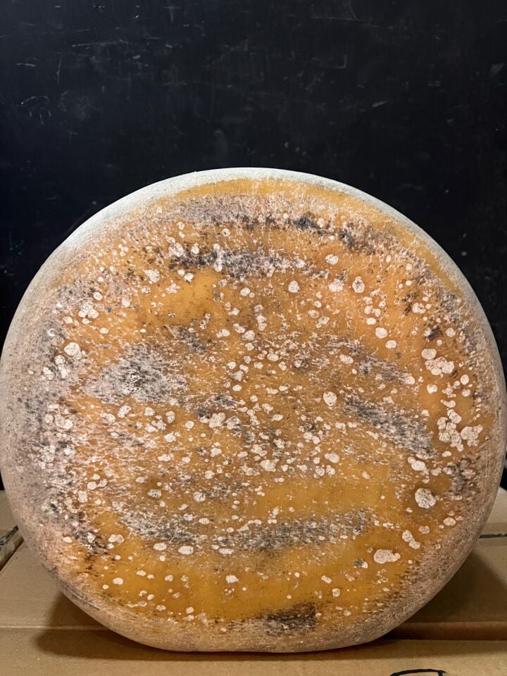 KARS ESKİ KAŞAR PEYNİRİ 2 YILLIK ŞİRDEN MAYALI TEKER 12,500 gr - 13 KG